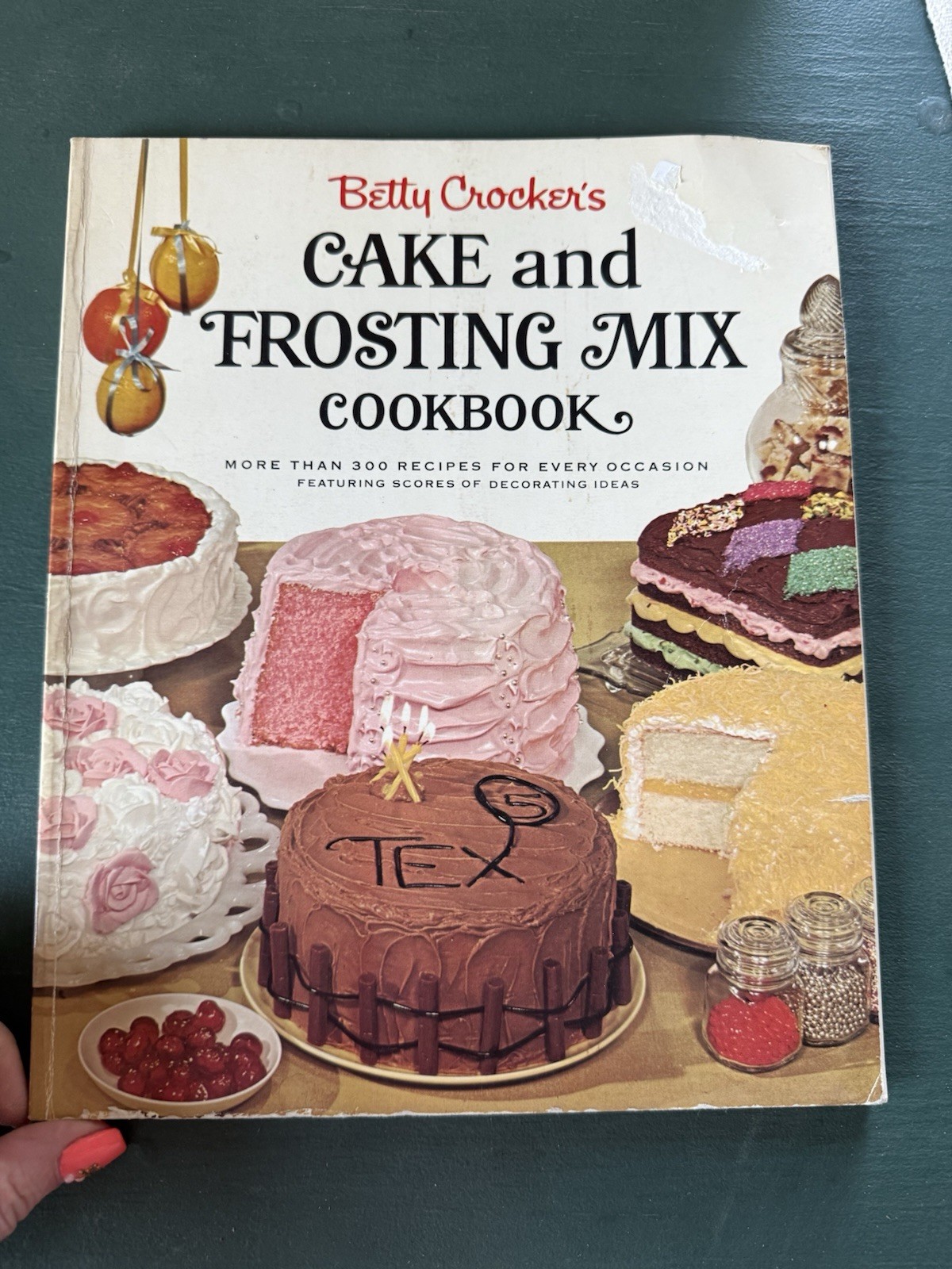 VINTAGE BETTY CROCKER&rsquo;S CAKE AND FROSTING MIX COOKBOOK 1966 FIRST EDITION