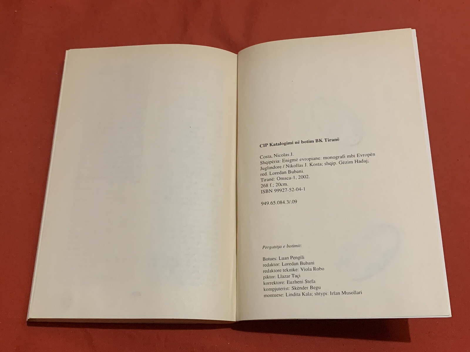 OLD ALBANIAN BOOK-NIKOLLAQ KOSTA-SHQIPERIA ENIGME EUROPIANE-1995-269 pages