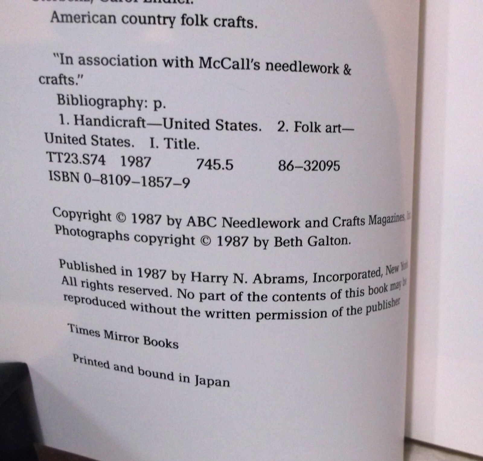 American Country Folk Crafts 1987 by Carol Endler Sterbenz 174 Pages