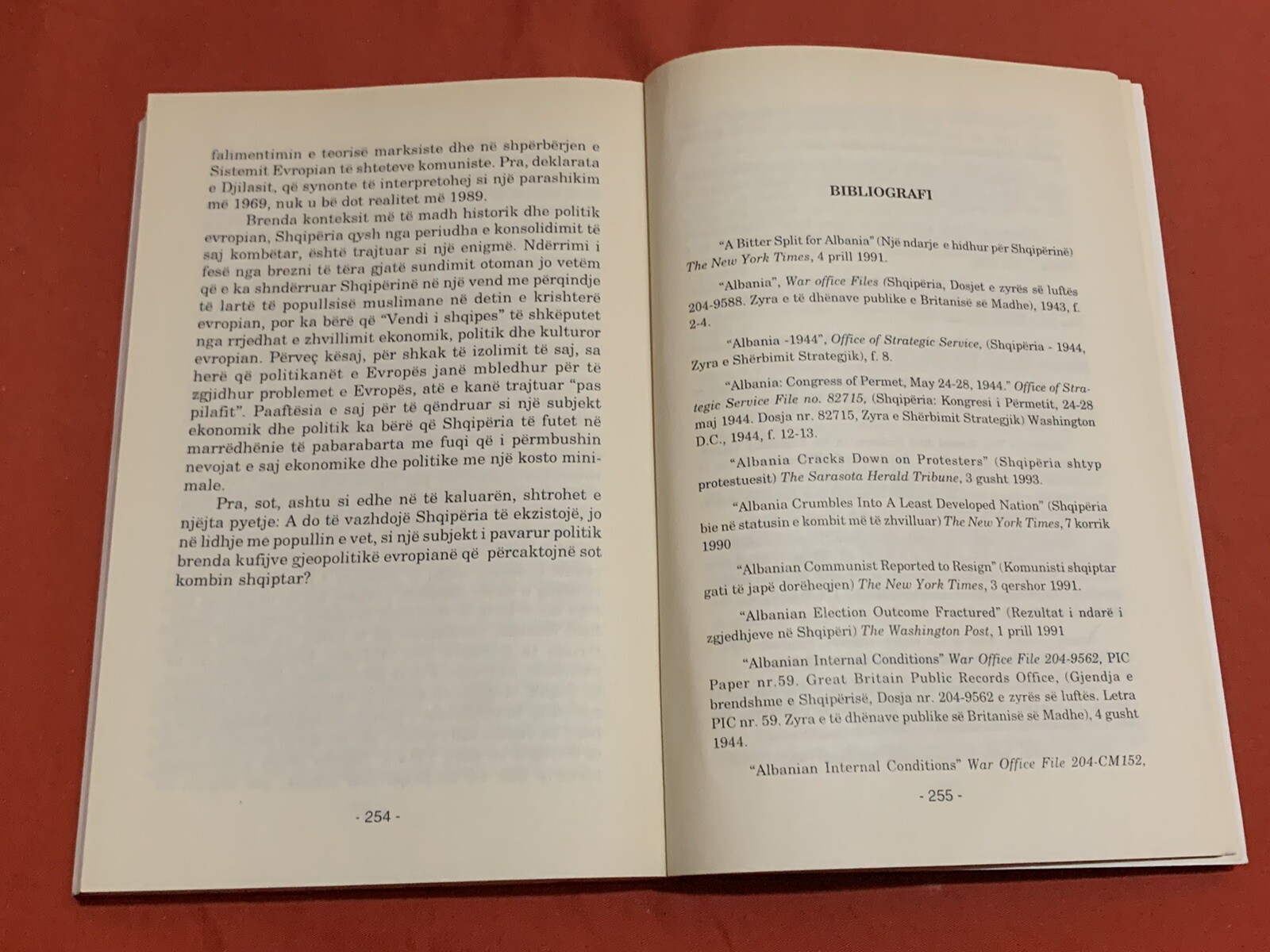 OLD ALBANIAN BOOK-NIKOLLAQ KOSTA-SHQIPERIA ENIGME EUROPIANE-1995-269 pages
