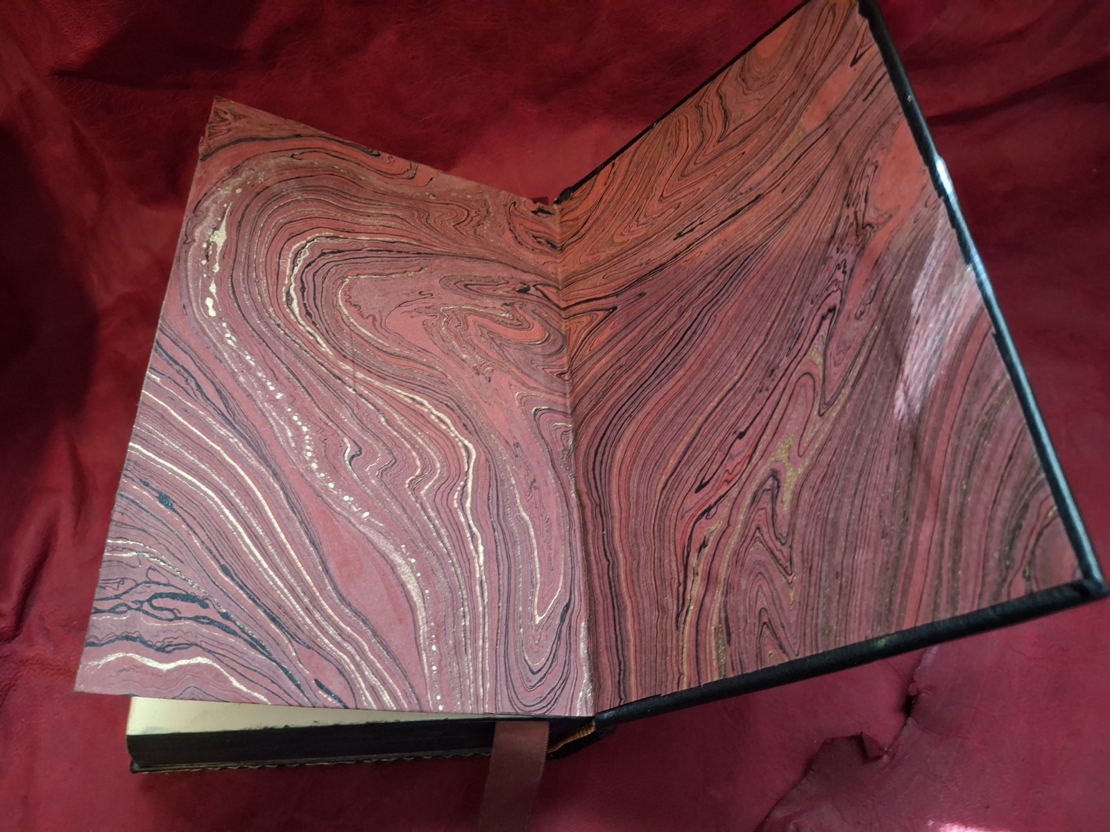 Chaos-Tom O&rsquo;Neill-FORE EDGE PAINTING Leather Red Gold Skull One-of-a-Kind Manson