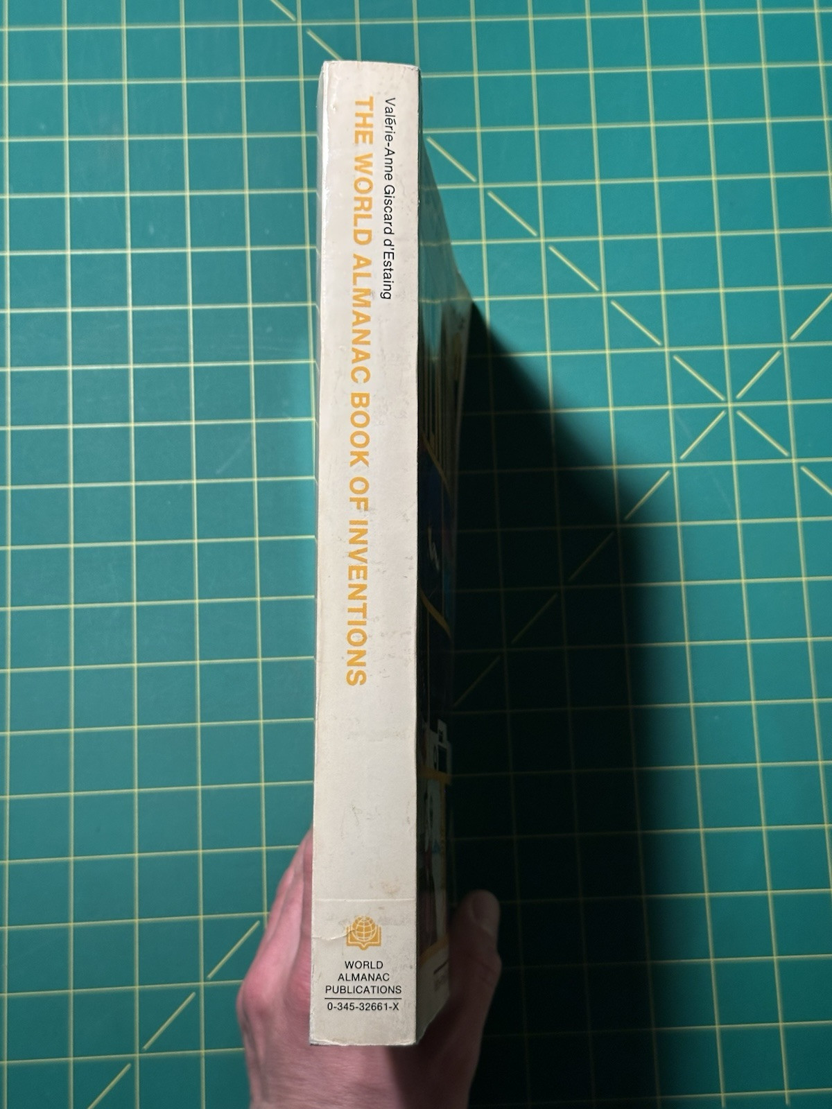 The World Almanac Book Of Inventions by Valerie-Anne Giscard d&rsquo;Estaing