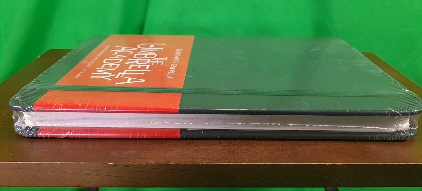 New « The Umbrella Academy » Blank Leather Bound Journal with Pocket 192 Pages