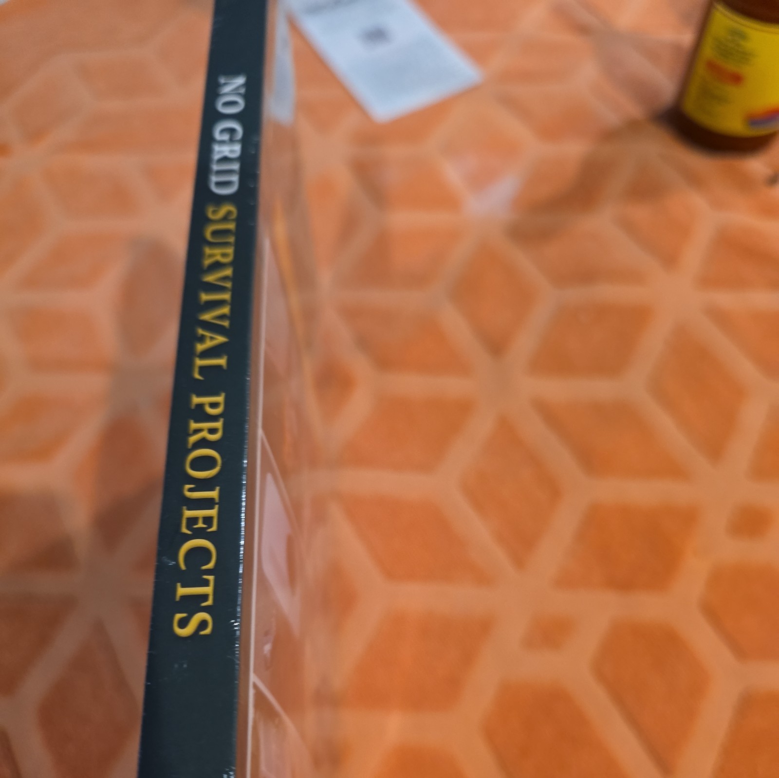 No Grid Survival Projects Paperback Book English