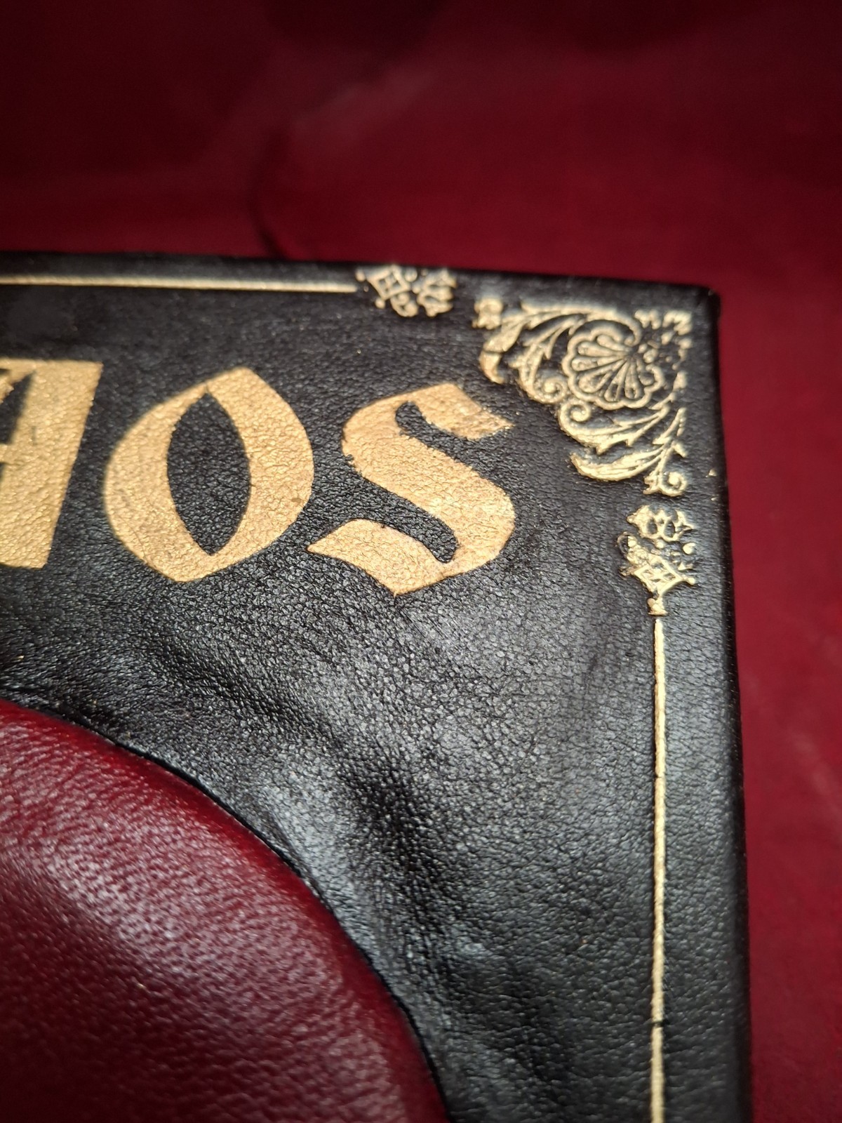 Chaos-Tom O&rsquo;Neill-FORE EDGE PAINTING Leather Red Gold Skull One-of-a-Kind Manson