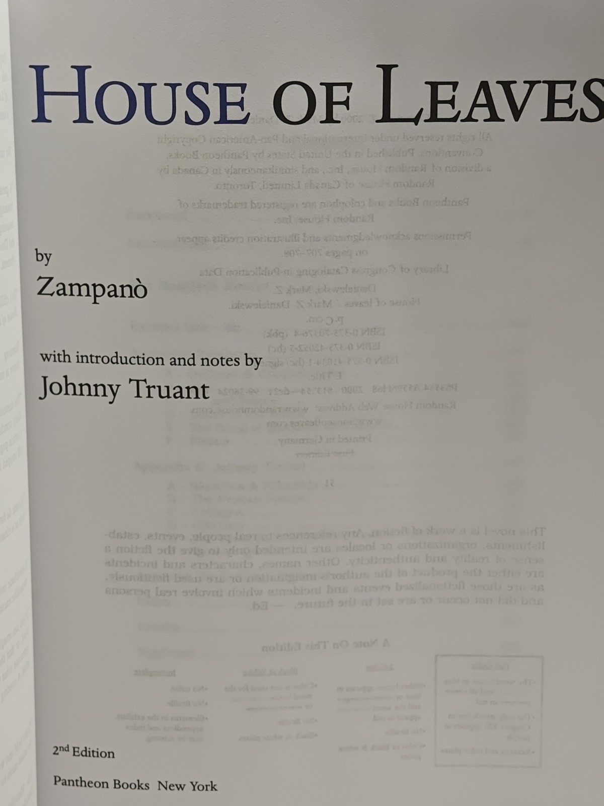 House of Leaves : The Remastered Full-Color Edition by Mark Z. Danielewski…