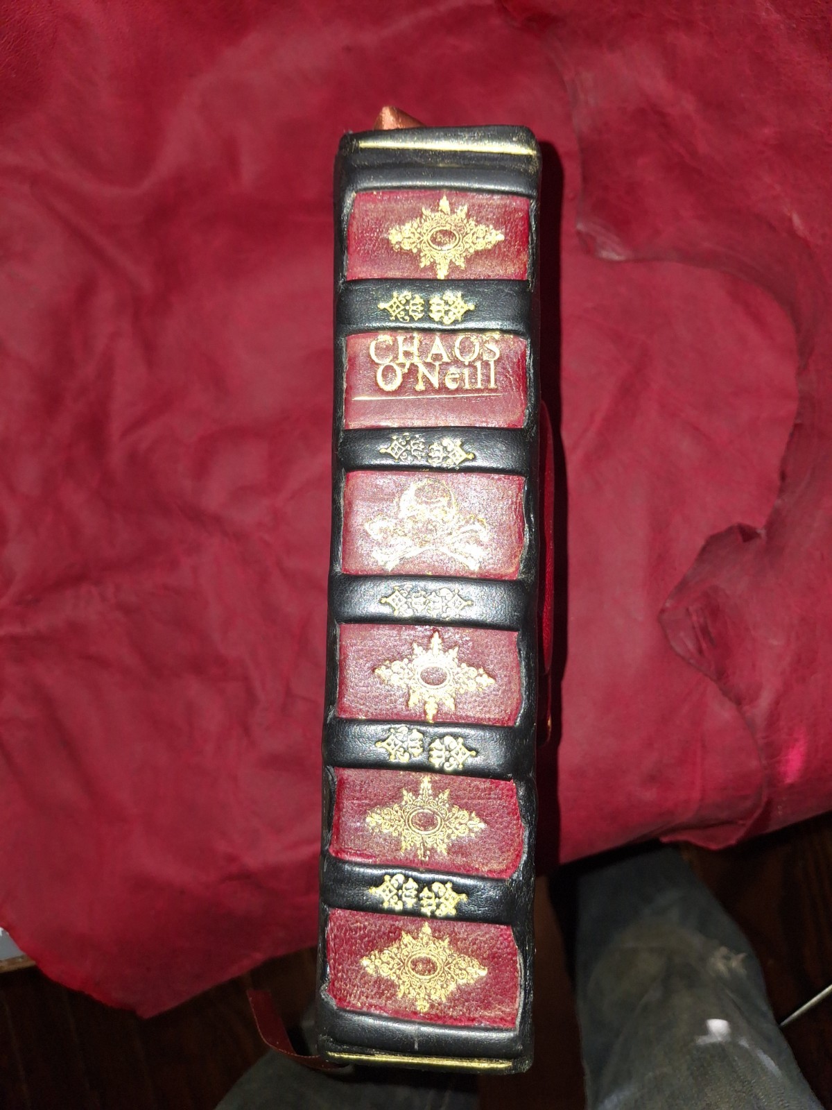 Chaos-Tom O&rsquo;Neill-FORE EDGE PAINTING Leather Red Gold Skull One-of-a-Kind Manson