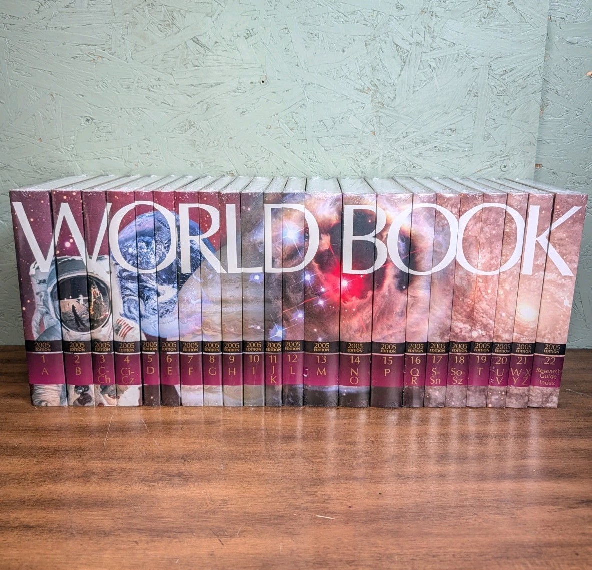 World Book Encyclopedia 2005 Complete 22 Volume Set Spinescape New Sealed