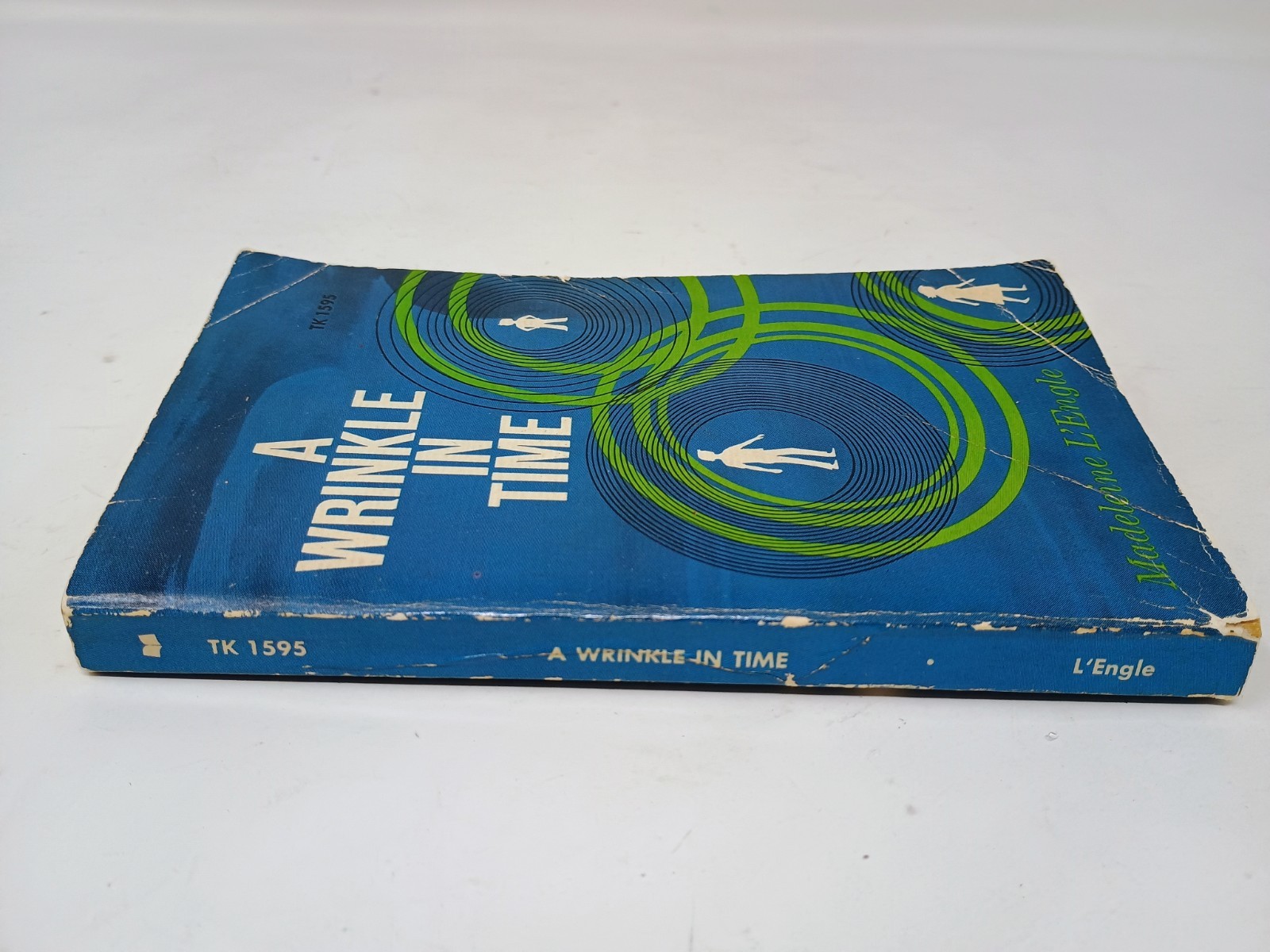 A Wrinkle In Time Madeleine L&rsquo;Engle Scholastic PB 1962 8th printing