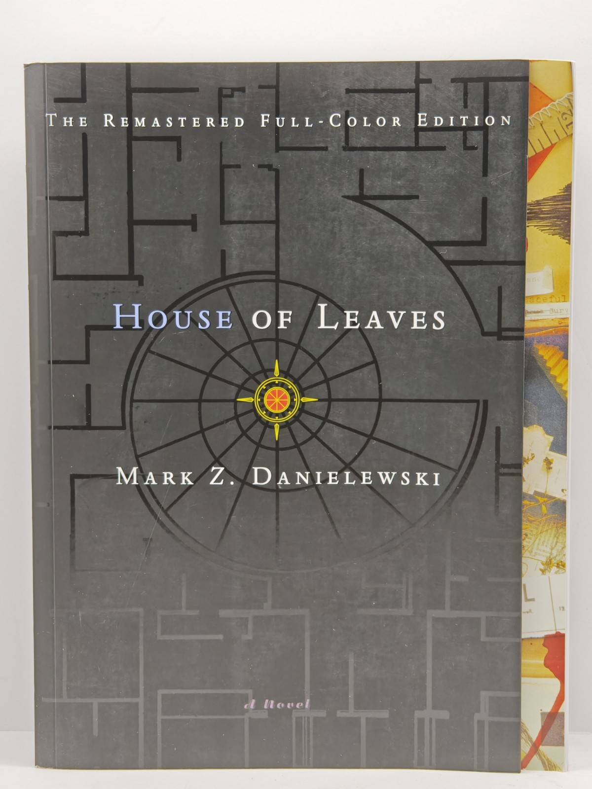 House of Leaves : The Remastered Full-Color Edition by Mark Z. Danielewski…