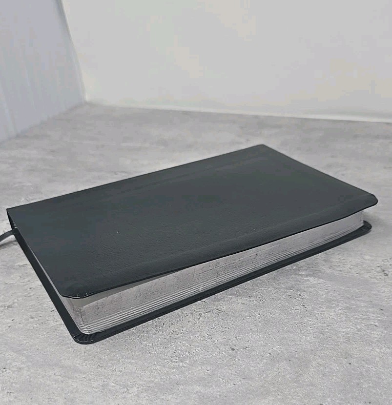 NIV Thinline Red Letter Edition Black Bible 2011 Zondervan Leathersoft Silver