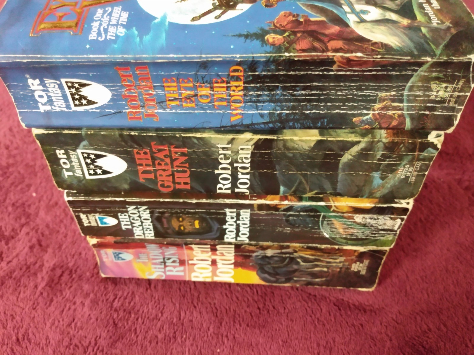 8 ROBERT JORAN PB WHEEL OF TIME NOVELS. THE FIRST EIGHT. ACCEPTABLE OR BETTER.
