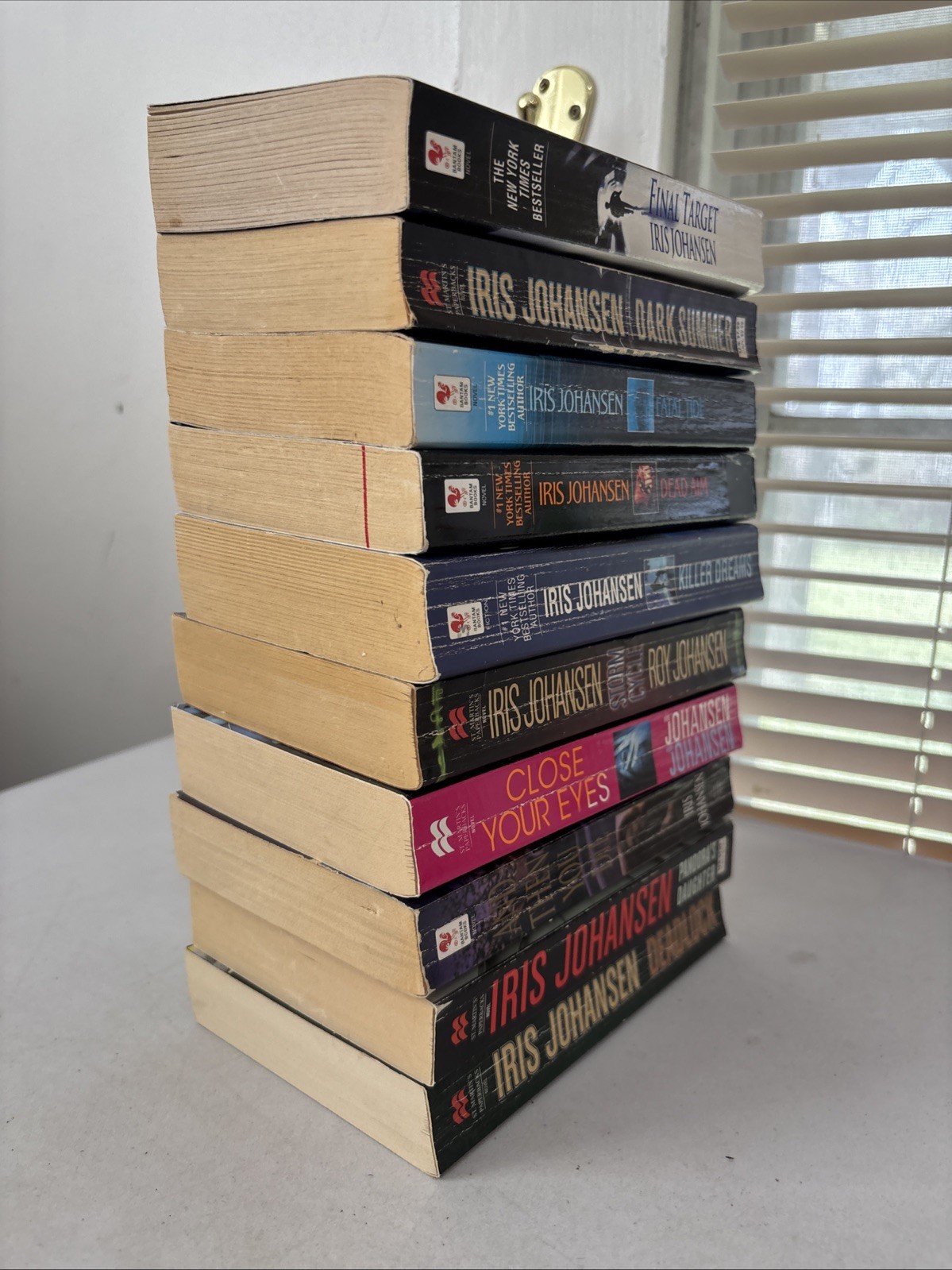 Lot of 10 – Iris Johansen – Dark Summer, Deadlock and More – Free Shipping