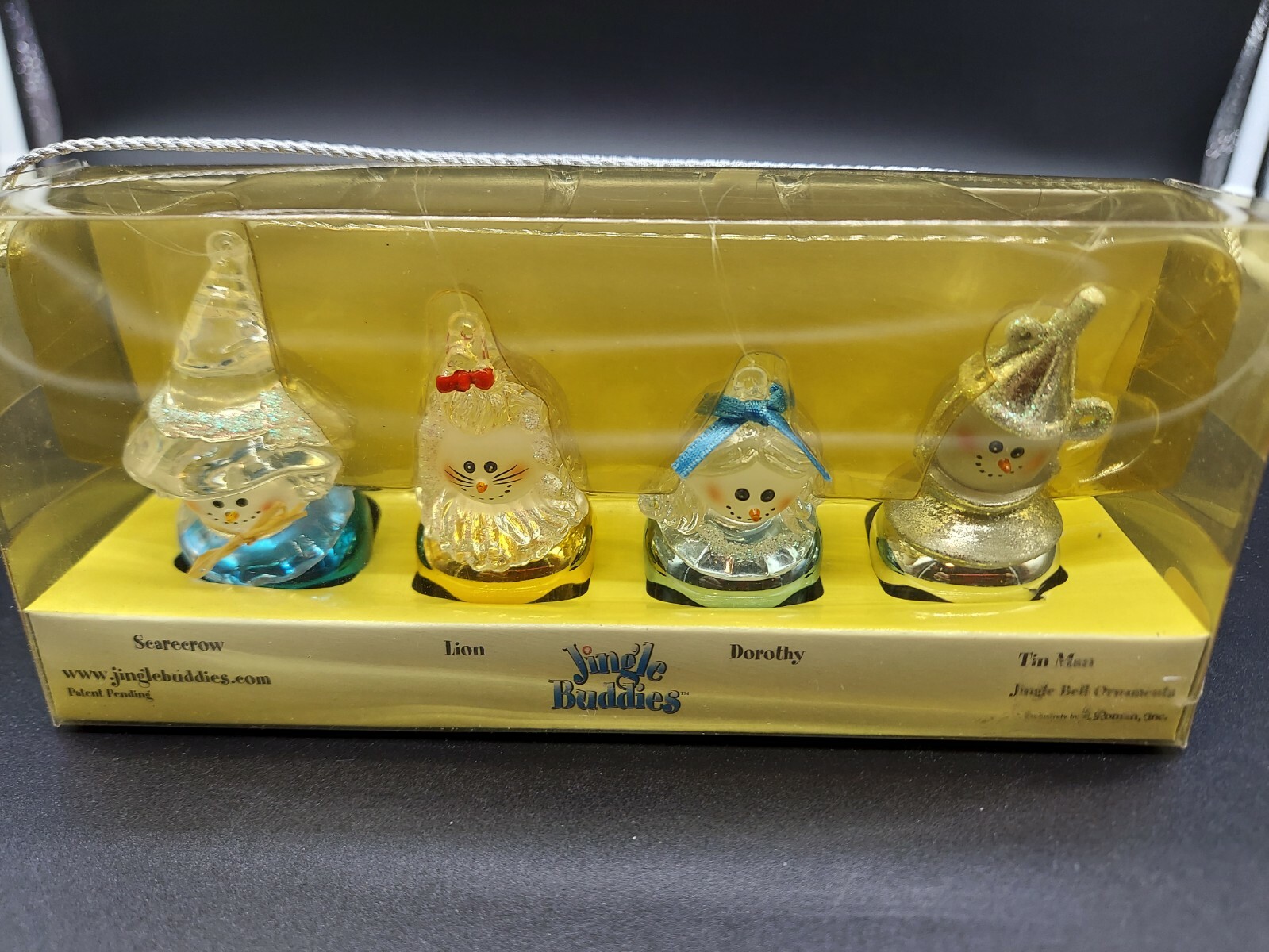 Lot Of 5 Collectible « Wizard Of Oz » Lot. Game, Pez, Tumblers, Ornamental Bells