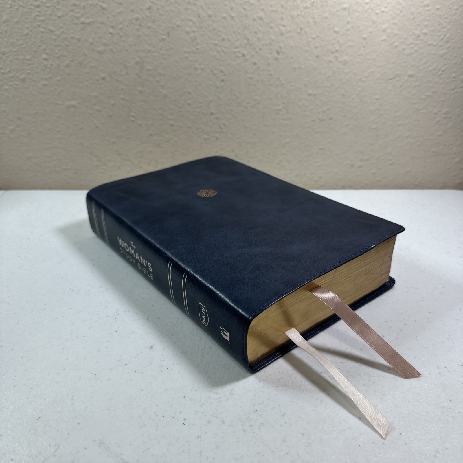 NKJV, The Woman&rsquo;s Study Bible, Leathersoft, Blue, Red Letter, Full-Color Edi…
