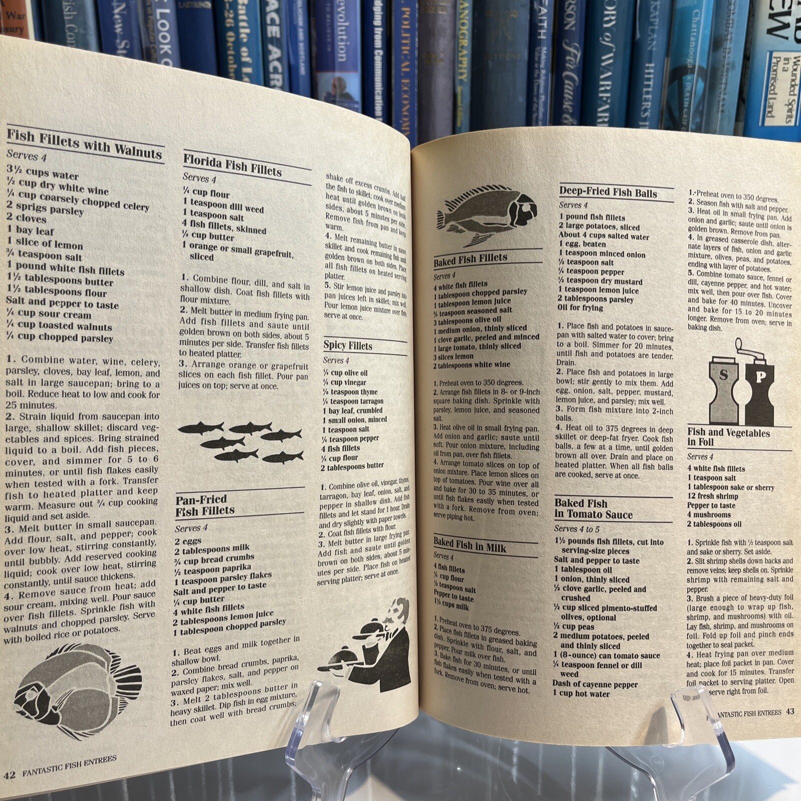 Creative Cooking: Fish and Other Seafood (1992, PB) 124 pages {Cookbook}