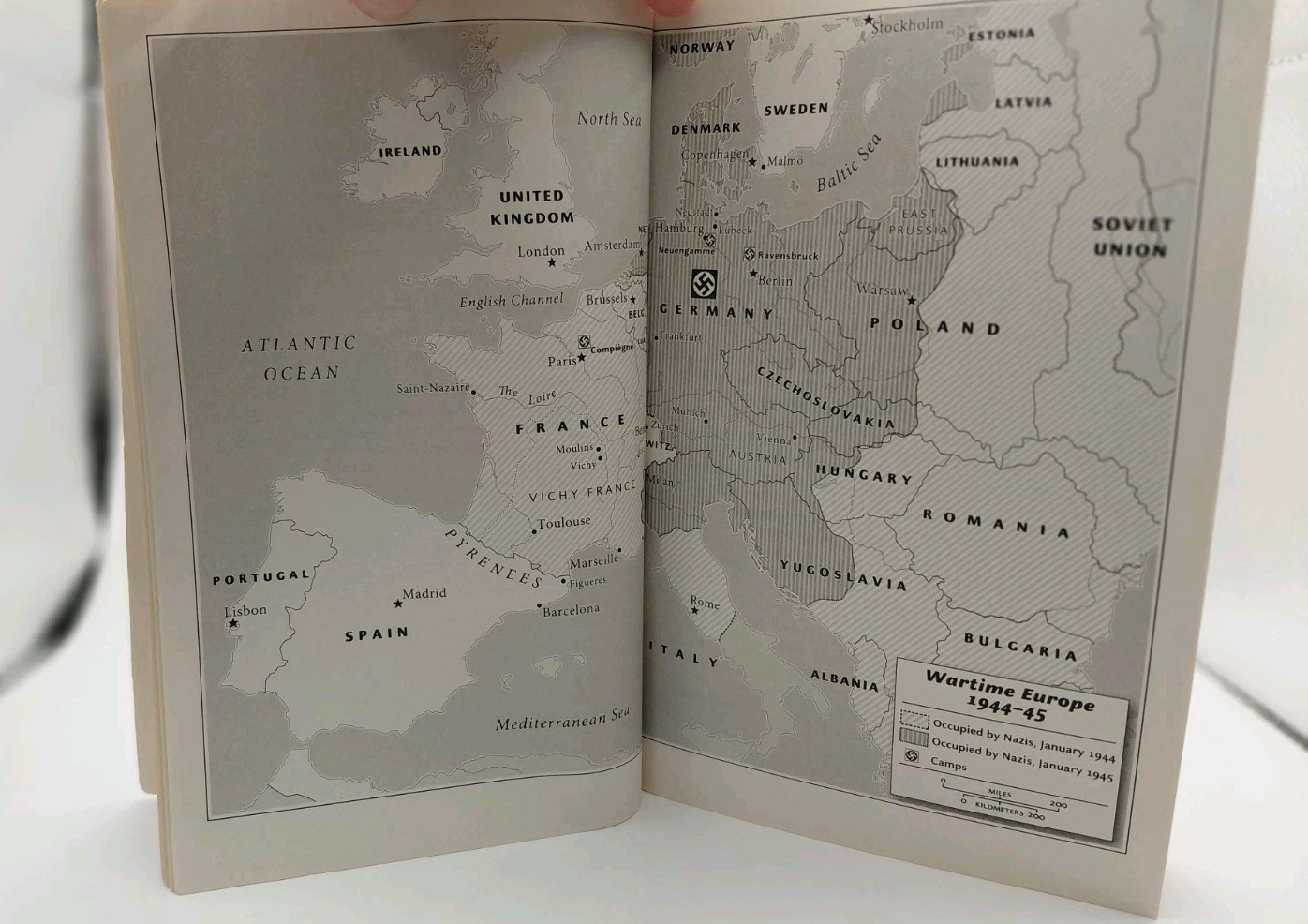« Avenue of Spies: Nazi Occupied Paris » Paperback Book, (By: Alex Kershaw), WWII