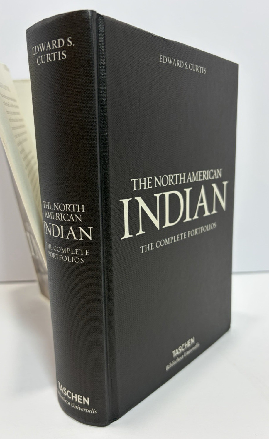 2020 « The North American Indian: The Complete Portfolios » by Edward S. Curtis