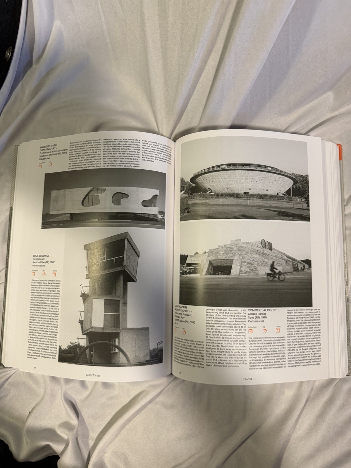Phaidon Atlas Atlas of Brutalist Architecture Classic Format HC 2020 Illustrated