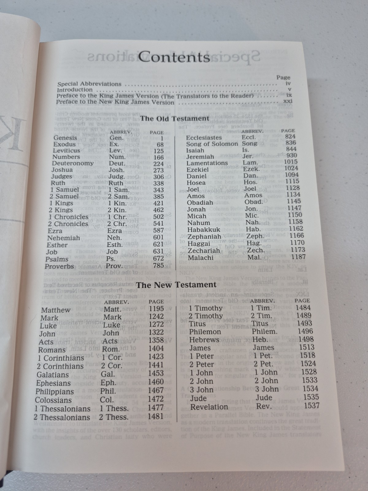 Nelson&rsquo;s KJV/NKJV Parallel Bible with Center-Column References 1st Pages Removed