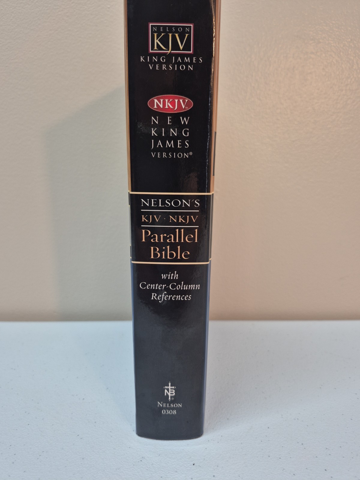 Nelson&rsquo;s KJV/NKJV Parallel Bible with Center-Column References 1st Pages Removed