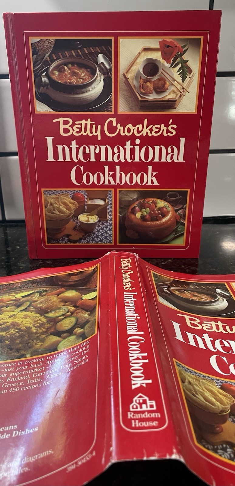 Vtg. 80&rsquo;s Betty Crocker Hardback Cook Book w/ Cover. #372 Pages. Cottagecore