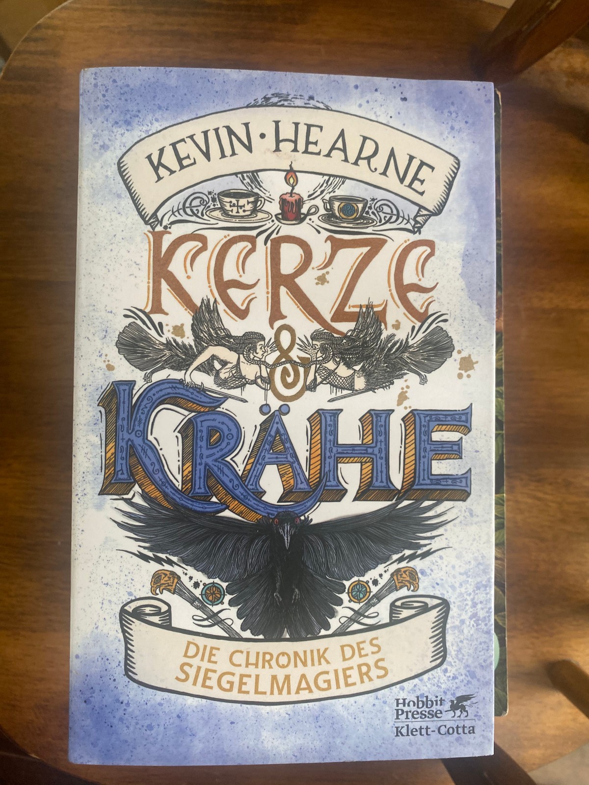Kerze & Krähe Kevin Hearne Paperback
