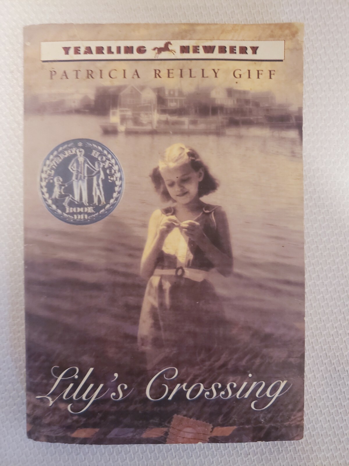 Lily&rsquo;s crossing. By patricia reilly giff. Id 434 weighs 5oz.
