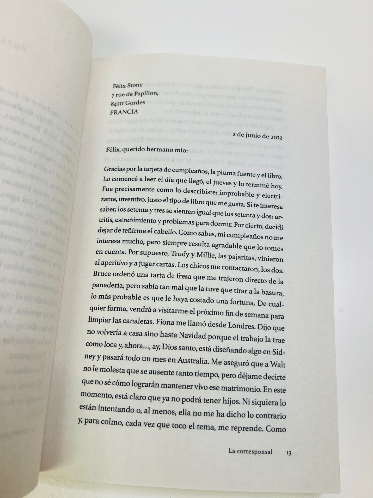 La Corresponsal by Virginia Evans (IN SPANISH – EN ESPANOL)