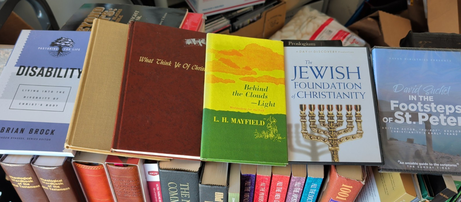 MINISTER&rsquo;S BIBLE & BOOK LOT J4: 4 Bibles/Theology/History/Reference/Sermons WOW