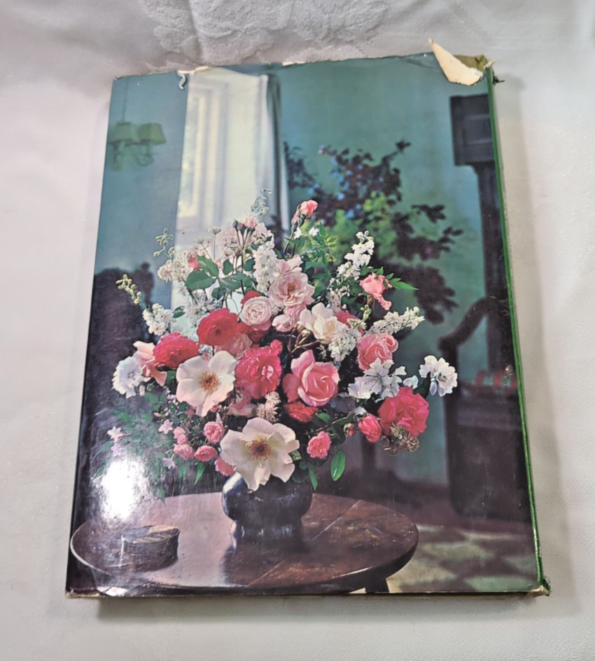 Flower Arranging in Colour By Betty Massingham 1968 301 pages