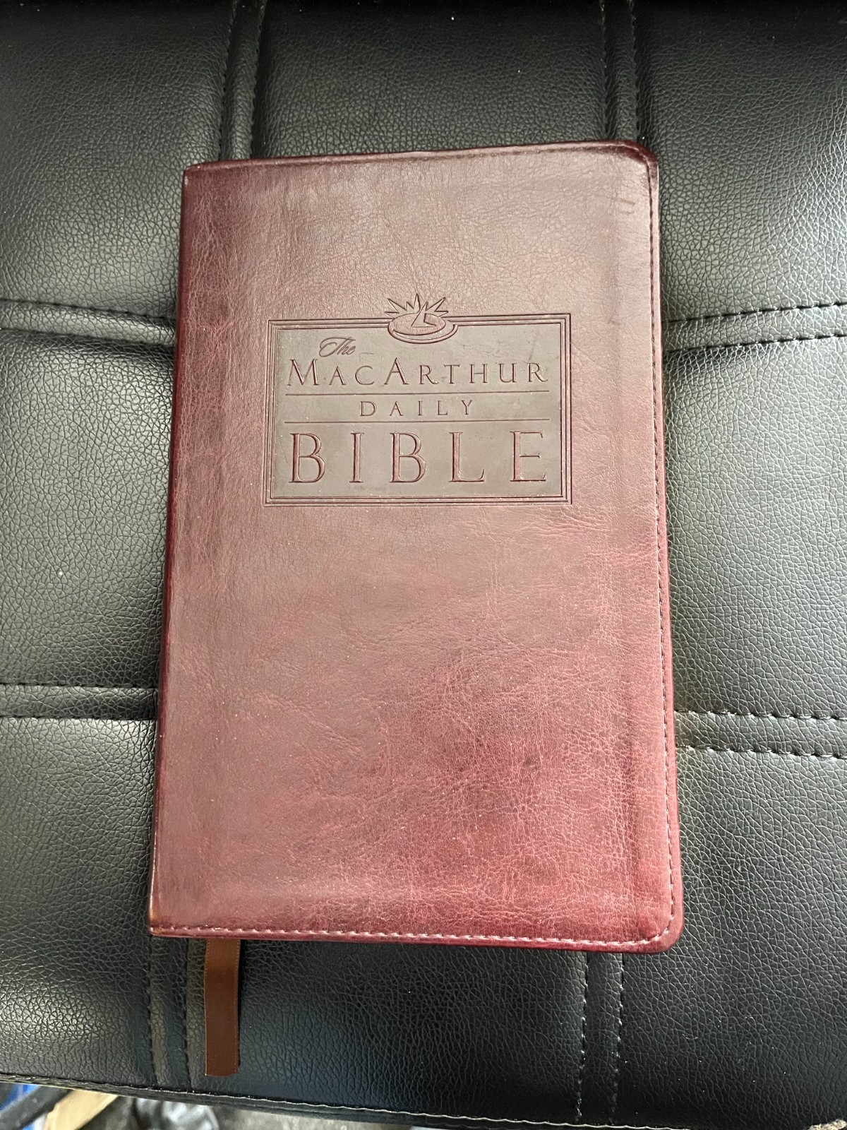 NASB The MacArthur Daily Bible 8643GTV Comfort Print VG 2021- Nelson-LN