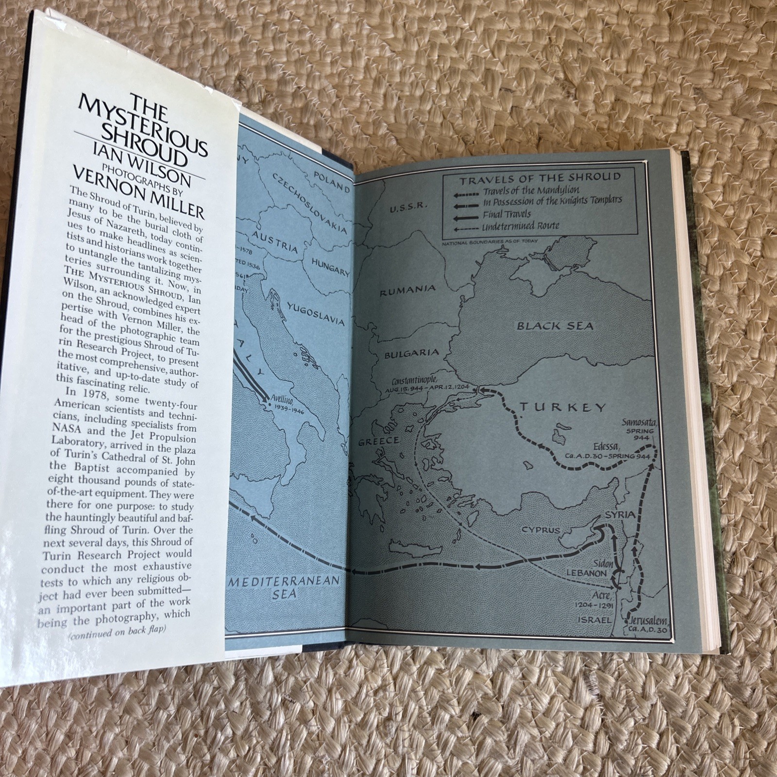The Mysterious Shroud, Ian Wilson, hardcover, dust jacket, 1986, Mint