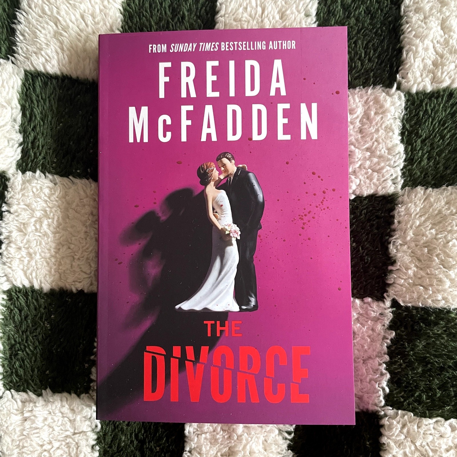 The Divorce Freida McFadden The WORKS UK Exclusive Sprayed Edge Book Novel