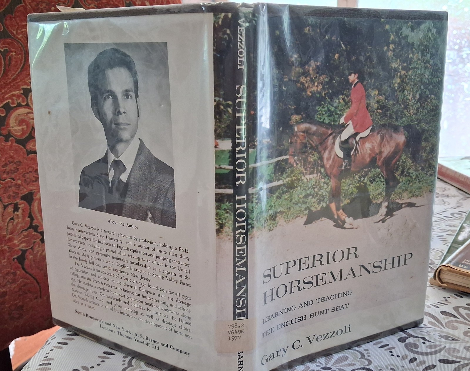 SUPERIOR HORSEMANSHIP: LEARNING AND TEACHING THE ENGLISH Book Gary Vezzoli HCDJ