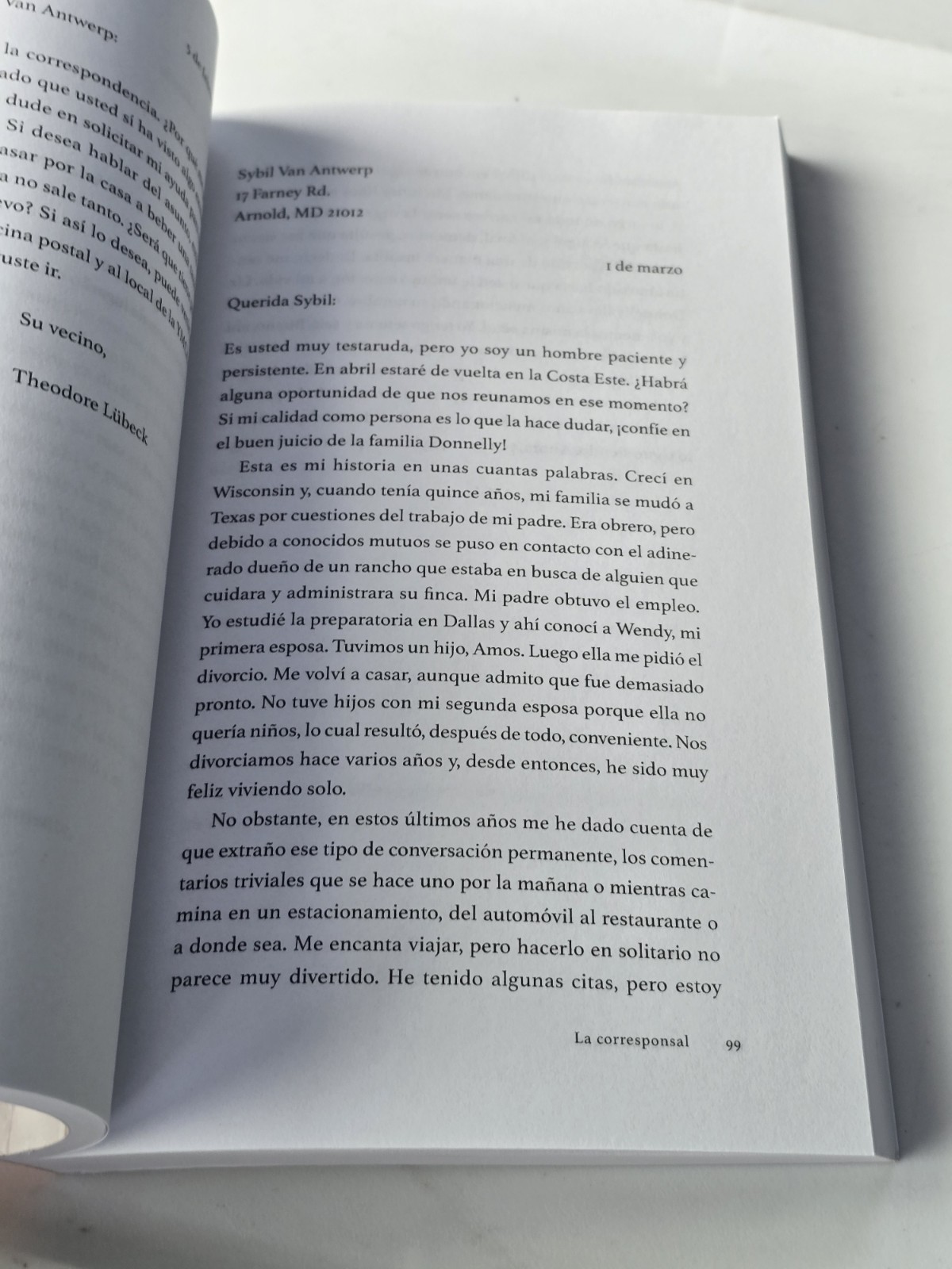 La Corresponsal by Virginia Evans 2025, Trade Paperback Spanish First Edition