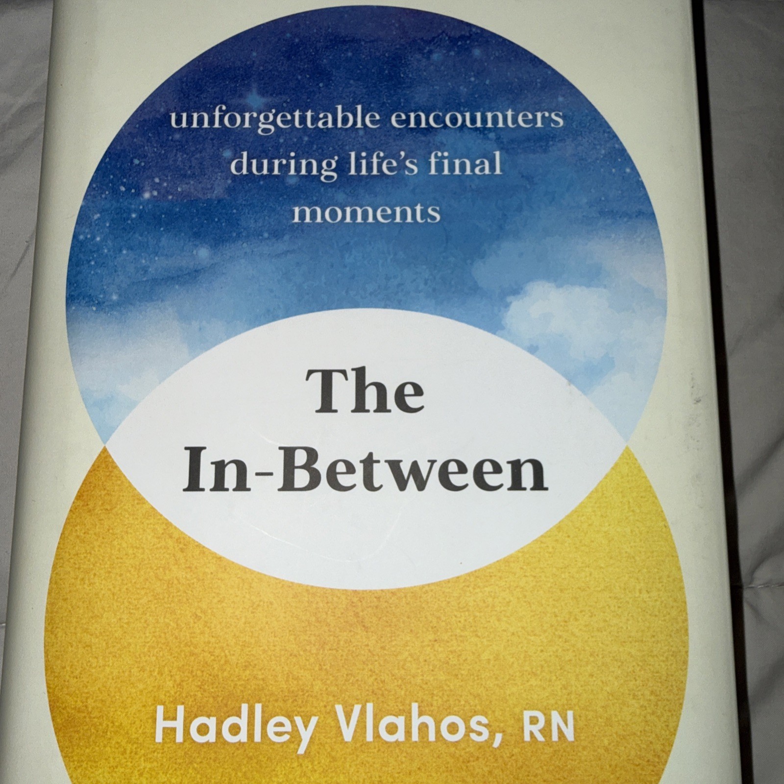 In-Between : Unforgettable Encounters During Life&rsquo;s Final Moments by Hadley…