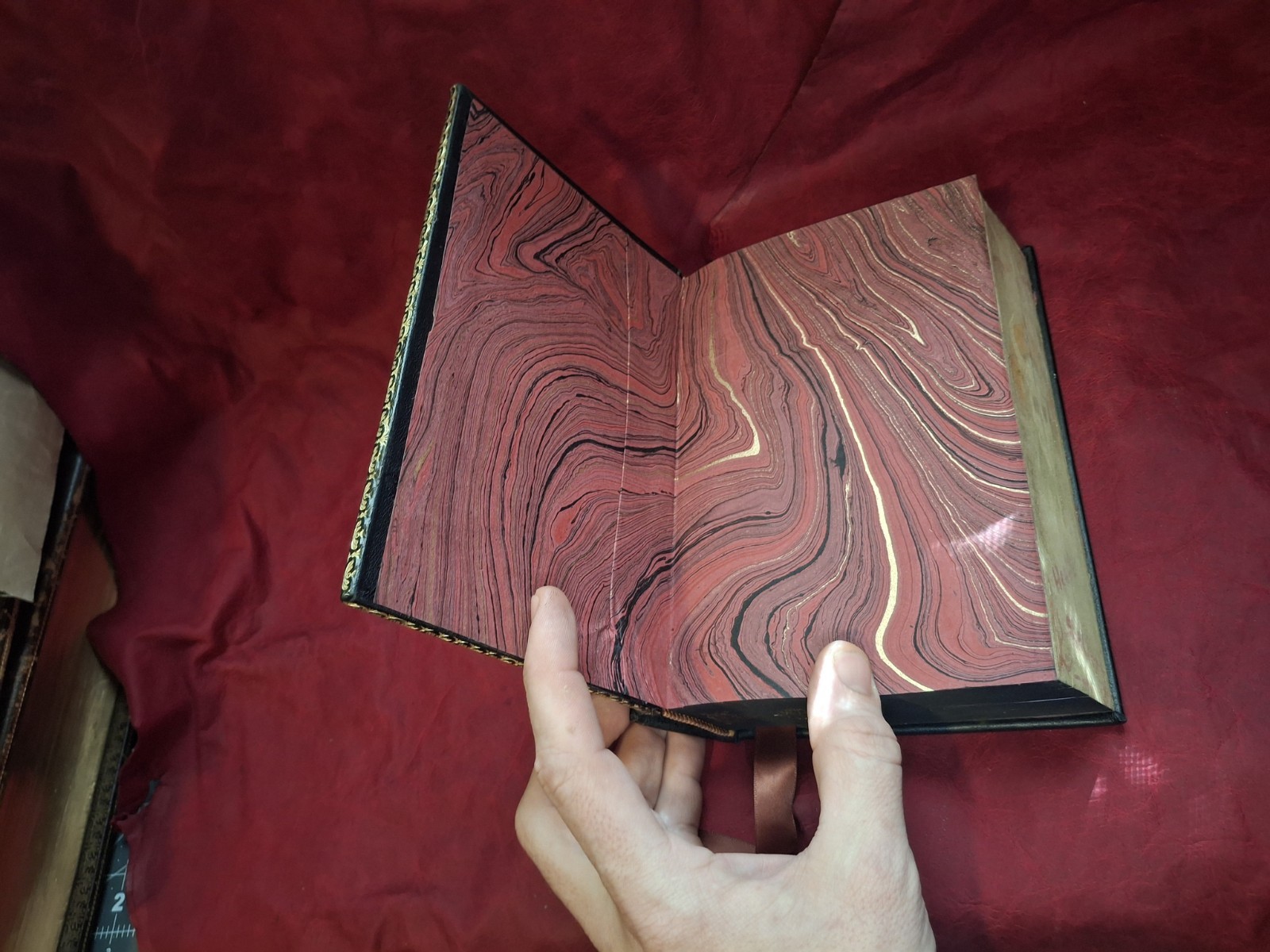 Chaos-Tom O&rsquo;Neill-FORE EDGE PAINTING Leather Red Gold Skull One-of-a-Kind Manson