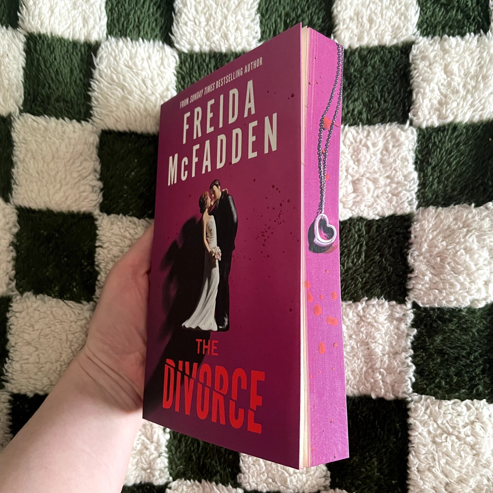 The Divorce Freida McFadden The WORKS UK Exclusive Sprayed Edge Book Novel