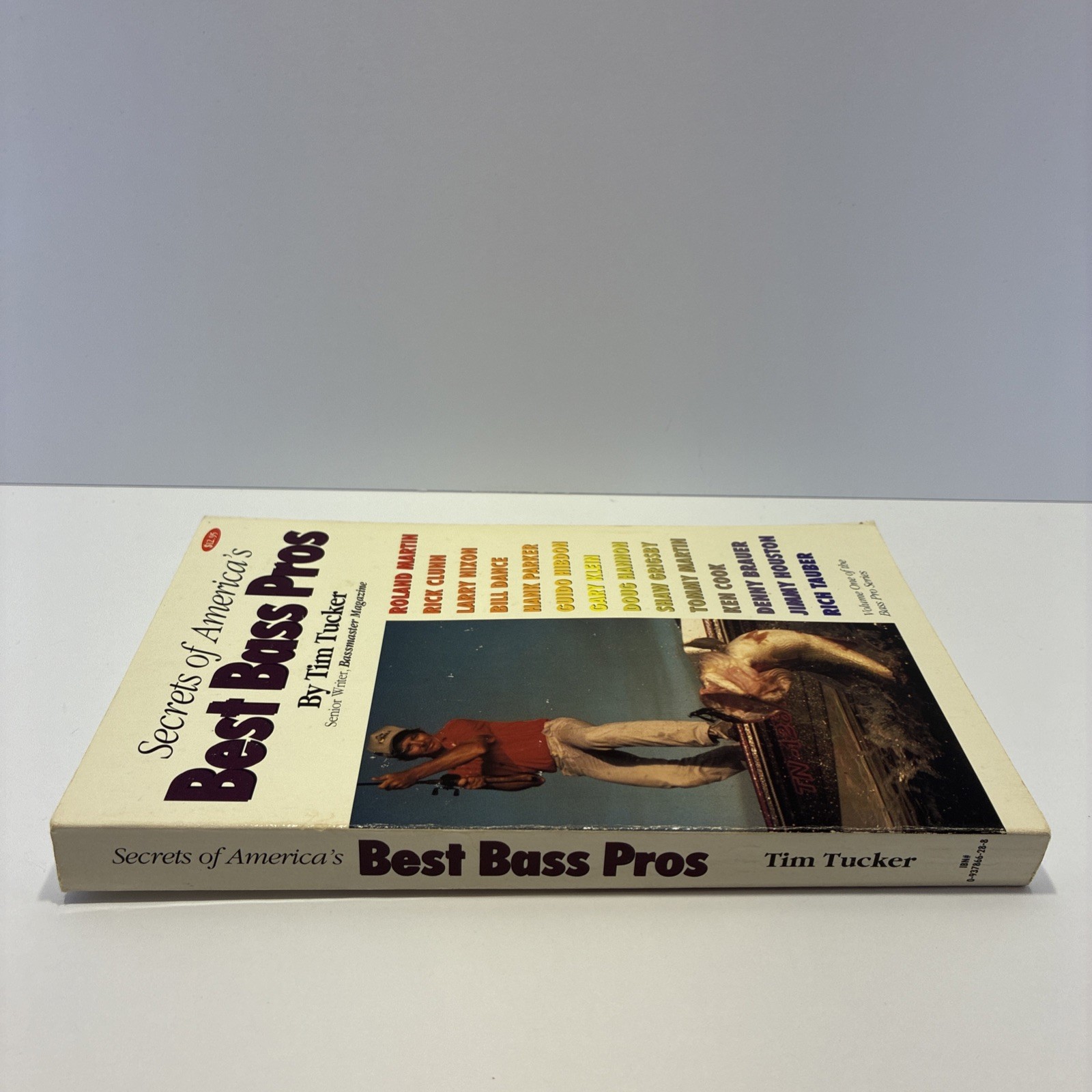 SECRETS OF AMERICA&rsquo;S BEST BASS PROS By Tim Tucker Paper Back 244 pages